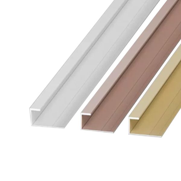 זוית אלומיניום סגירה לפלטות pvc בצבע כסף 
אורך 290 סמ